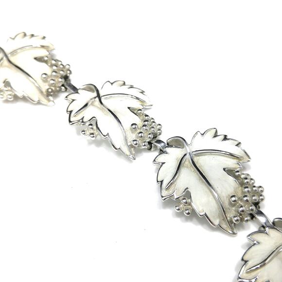 Sarah Coventry "Whispering Leaves" Bracelet, White Enamel, Silver Tone, 1960 - Picture 7 of 10